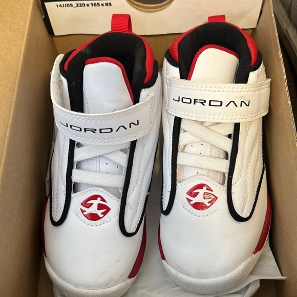 Kids Jordan tennis shoes - Picture 2 of 7